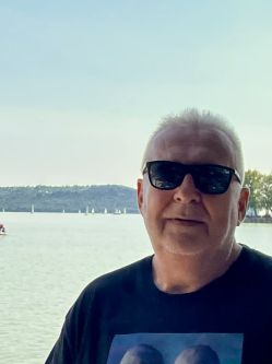 Attila, 61 �ves t�rskeres� f�rfi, Kecskem�t