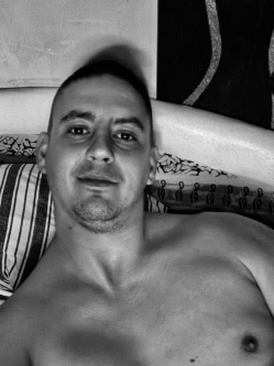 Ervin, 32 �ves t�rskeres� f�rfi, D�legyh�za