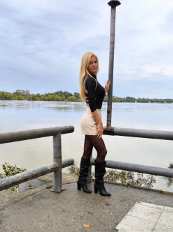 Heni, 49 �ves t�rskeres� n�, Budapest