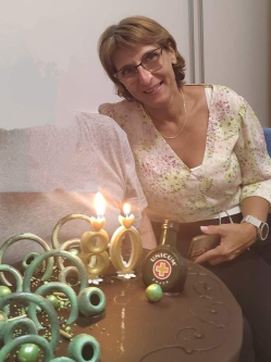 Judit, 54 �ves t�rskeres� n�, T�m�rk�ny