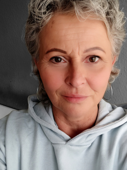 Barbara, 52 �ves t�rskeres� n�, Eger