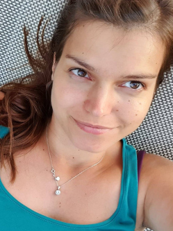 Etelka, 24 �ves t�rskeres� n�, Gy�r
