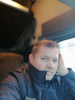 Gyula, 51 �ves t�rskeres� f�rfi, Szigetv�r