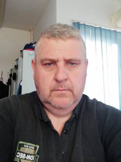 P�ter, 53 �ves t�rskeres� f�rfi, B�ta