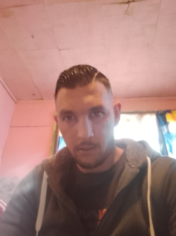 Kriszti�n, 27 �ves t�rskeres� f�rfi, Kisharty�n