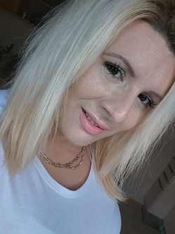 Regi, 36 �ves t�rskeres� n�, Szeksz�rd