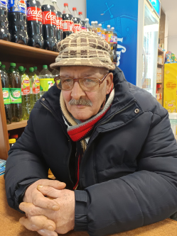 J�zsef, 73 �ves t�rskeres� f�rfi, Szakony