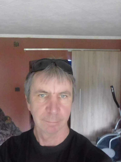 J�nos, 62 �ves t�rskeres� f�rfi, Kaba