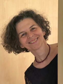 Bernadette, 55 �ves t�rskeres� n�, P�cs