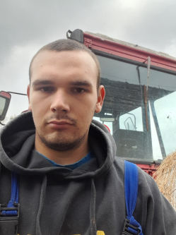Zolt�n, 25 �ves t�rskeres� f�rfi, Hajd�bagos