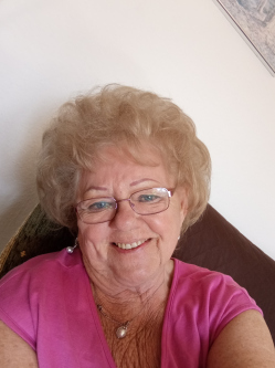 Anna, 78 �ves t�rskeres� n�, Budapest