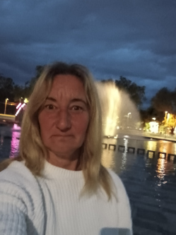 Ildik�, 50 �ves t�rskeres� n�, Hajd�hadh�z