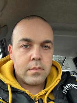 Botond, 36 �ves t�rskeres� f�rfi, Belegr�d