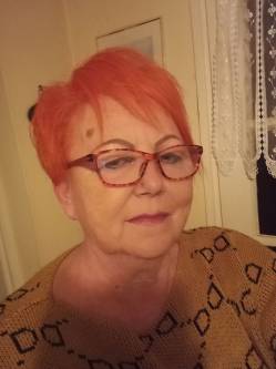 Anna, 67 �ves t�rskeres� n�, Abony