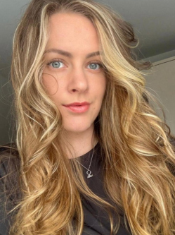 Nikolett, 25 �ves t�rskeres� n�, Salg�tarj�n