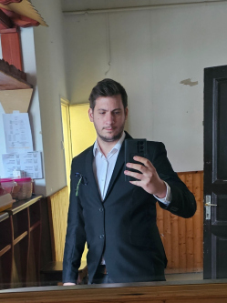 Misi, 28 �ves t�rskeres� f�rfi, Piliscsaba
