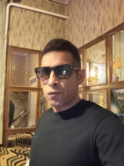 Lajos, 42 �ves t�rskeres� f�rfi, T�gl�s