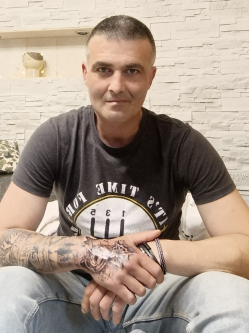 Jani, 43 �ves t�rskeres� f�rfi, Tolna