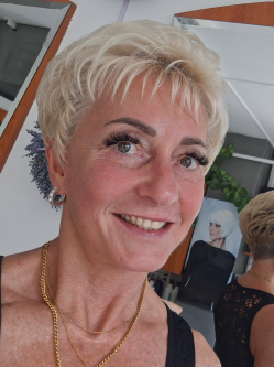 Annamari, 59 �ves t�rskeres� n�, Dunakeszi