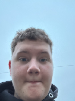 Ádám, 18 éves társkereső férfi, Debrecen