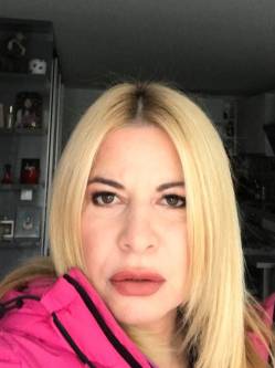 Melinda, 52 �ves t�rskeres� n�, Gy�r