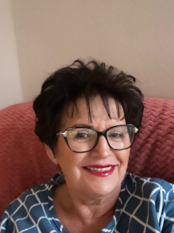 Magdolna, 69 �ves t�rskeres� n�, Hajd�b�sz�rm�ny