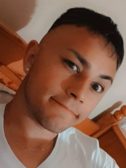 Kornel, 23 �ves t�rskeres� f�rfi, Baja