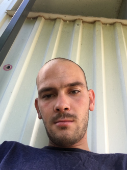 Ricsi, 36 �ves t�rskeres� f�rfi, �rpatak