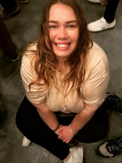 D�ra, 26 �ves t�rskeres� n�, Sopron