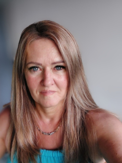 Andrea, 53 �ves mez�k�vesdi t�rskeres� n�