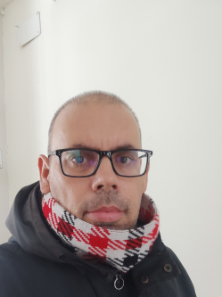 Zolt�n, 47 �ves t�rskeres� f�rfi, Bonyh�d
