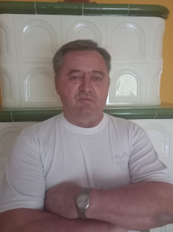 Gyuri, 64 �ves t�rskeres� f�rfi, K�rmend