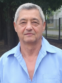 Sanyi, 70 �ves t�rskeres� f�rfi, Tata