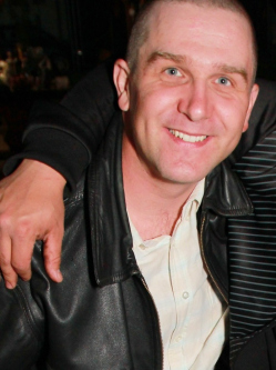 Sanyi, 42 �ves t�rskeres� f�rfi, Hajd�b�sz�rm�ny