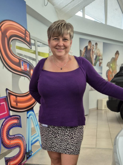 T�nde, 55 �ves t�rskeres� n�, Budapest