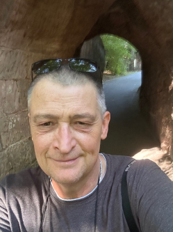 Ede, 65 �ves t�rskeres� f�rfi, Bajororsz�g