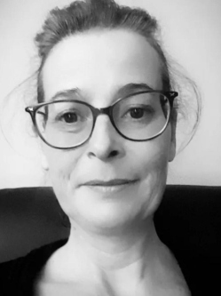 Marianna, 52 �ves t�rskeres� n�, Salg�tarj�n