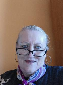 Piroska, 62 �ves t�rskeres� n�, T�rk�ny