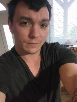 Viktor, 31 �ves hajd�szoboszl�i t�rskeres� f�rfi