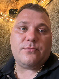 Levi, 41 �ves t�rskeres� f�rfi, Dublin f�v�ros (Baile �tha Cliath)
