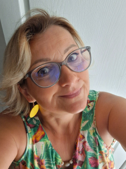 Andrea, 49 �ves buda�rsi t�rskeres� n�
