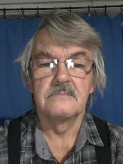 Jozsef, 70 �ves t�rskeres� f�rfi, Baracska