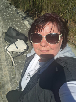 M�nika, 52 �ves t�rskeres� n�, Alatty�n