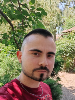 Bence, 26 �ves cs�km�i t�rskeres� f�rfi