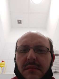 Laszlo, 54 �ves t�rskeres� f�rfi, Salg�tarj�n