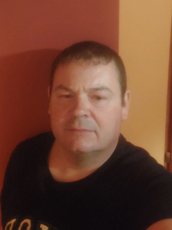 S�ndor, 44 �ves t�rskeres� f�rfi, Izs�k