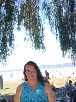 Szilvi, 31 �ves t�rskeres� n�, Ny�kl�dh�za
