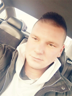 Ricsi, 29 �ves t�rskeres� f�rfi, Als� - Sz�szorsz�g