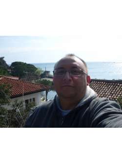 Alex, 50 �ves t�rskeres� f�rfi, J�noshalma