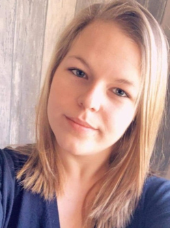 Aranka, 22 �ves t�rskeres� n�, P�cs